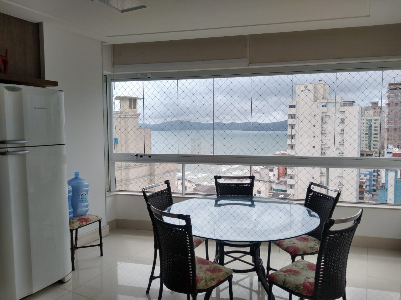 QUADRA MAR — Meia Praia, Itapema