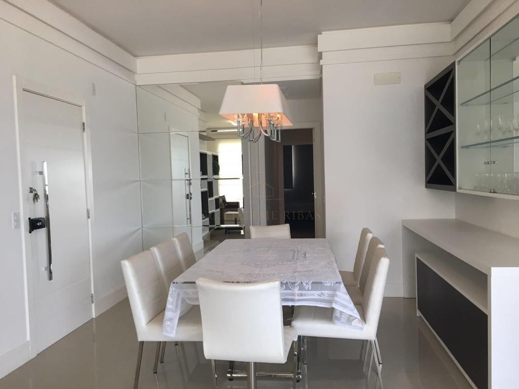 QUADRA MAR — Meia Praia, Itapema